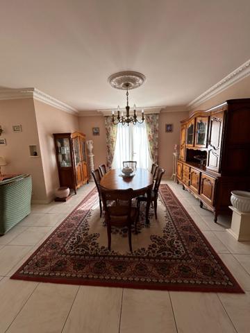 PARTHENAY MAISON SUR SOUS-SOL 180 m2, Parthenay 79200