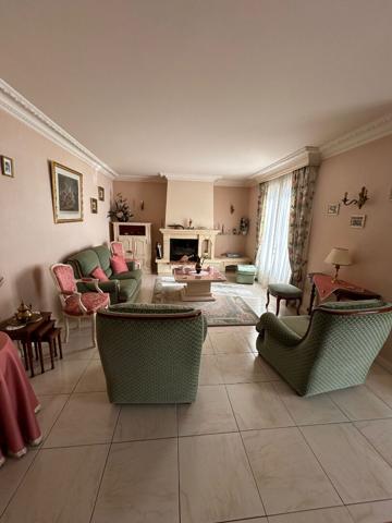 PARTHENAY MAISON SUR SOUS-SOL 180 m2, Parthenay 79200