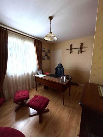 PARTHENAY MAISON SUR SOUS-SOL 180 m2, Parthenay 79200