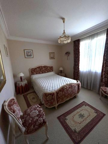 PARTHENAY MAISON SUR SOUS-SOL 180 m2, Parthenay 79200