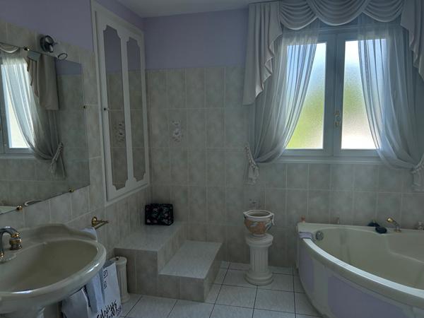 PARTHENAY MAISON SUR SOUS-SOL 180 m2, Parthenay 79200