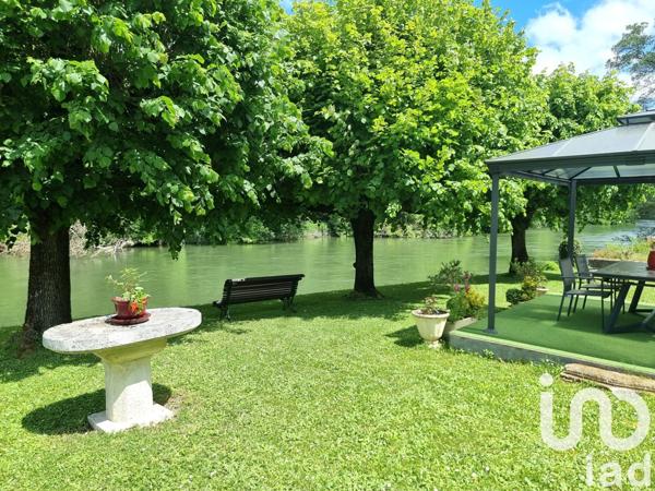 Demeure 10 pièces de 410 m² à Bourg-Charente (16200)