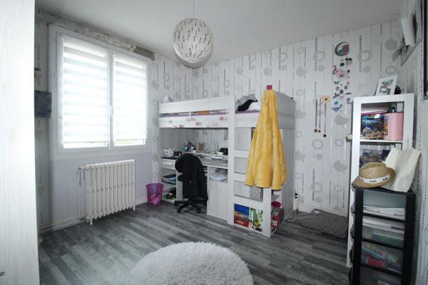 PROCHE DES HALLES, MAISON 3 CHAMBRES AVEC JARDIN CLOS