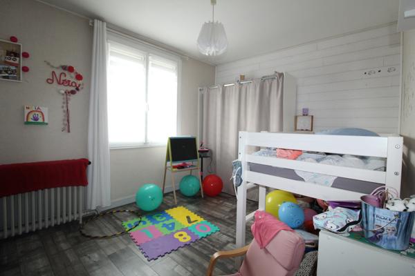 PROCHE DES HALLES, MAISON 3 CHAMBRES AVEC JARDIN CLOS