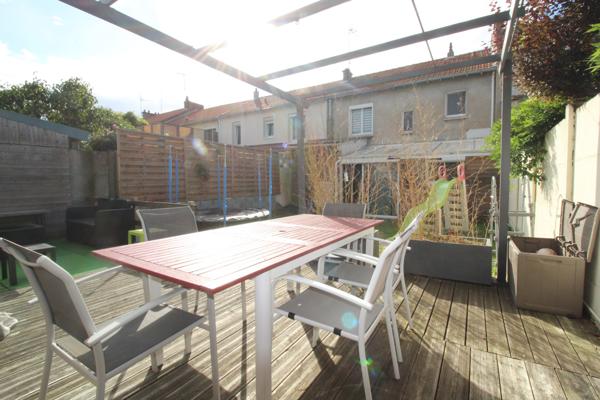 PROCHE DES HALLES, MAISON 3 CHAMBRES AVEC JARDIN CLOS