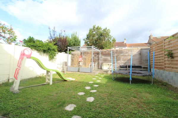 PROCHE DES HALLES, MAISON 3 CHAMBRES AVEC JARDIN CLOS