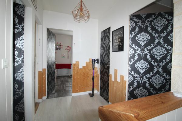 PROCHE DES HALLES, MAISON 3 CHAMBRES AVEC JARDIN CLOS