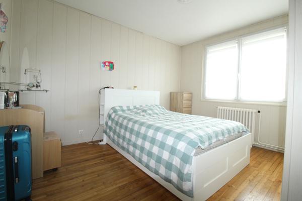 PROCHE DES HALLES, MAISON 3 CHAMBRES AVEC JARDIN CLOS