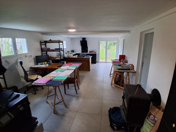 Maison 161 M2 sur 996 M2 rez de chaussée ,espace professionnel