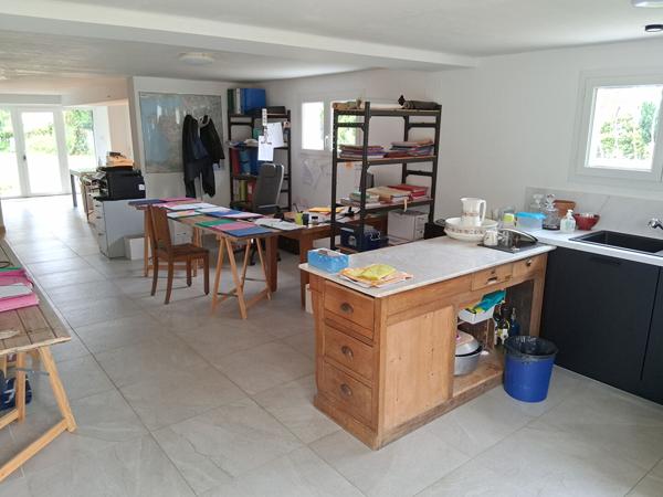 Maison 161 M2 sur 996 M2 rez de chaussée ,espace professionnel