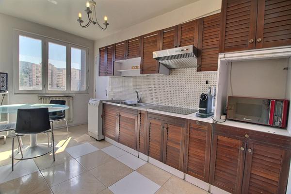 Appartement T3 de 82 m² en hypercentre de CLERMONT-FERRAND avec balcon et parking
