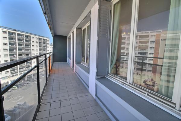 Appartement T3 de 82 m² en hypercentre de CLERMONT-FERRAND avec balcon et parking