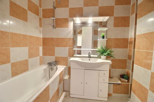Appartement T3 de 82 m² en hypercentre de CLERMONT-FERRAND avec balcon et parking