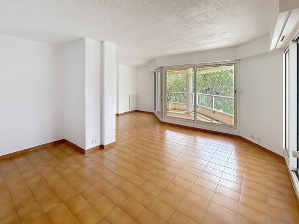 APPARTEMENT 2/3 PIECES 75 m² AVEC TERRASSE, CAVE ET GARAGE