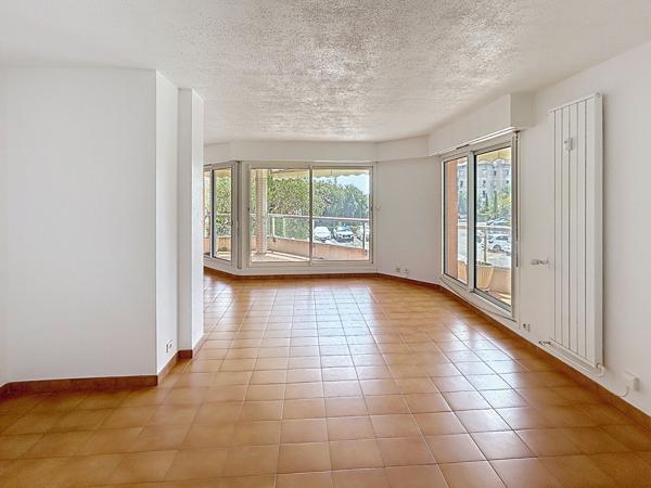 APPARTEMENT 2/3 PIECES 75 m² AVEC TERRASSE, CAVE ET GARAGE