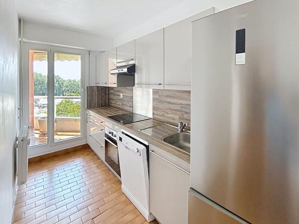 APPARTEMENT 2/3 PIECES 75 m² AVEC TERRASSE, CAVE ET GARAGE