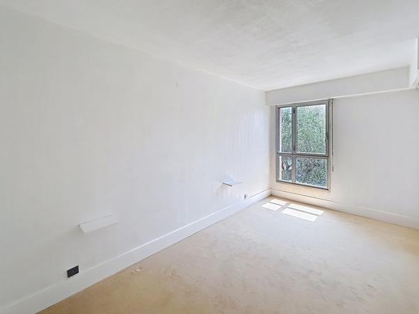 APPARTEMENT 2/3 PIECES 75 m² AVEC TERRASSE, CAVE ET GARAGE