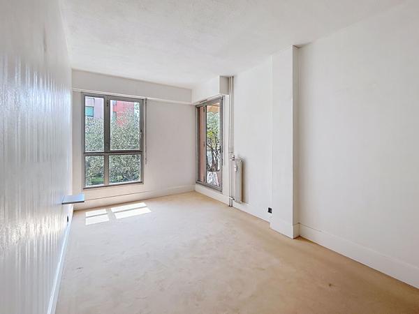 APPARTEMENT 2/3 PIECES 75 m² AVEC TERRASSE, CAVE ET GARAGE