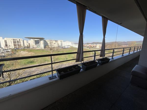 L'Isle-d'Abeau (38080) À L'Isle-D'Abeau, appartement T3 avec grande terrasse ainsi que deux places de parkings