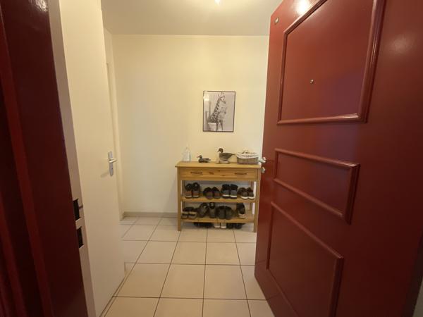 L'Isle-d'Abeau (38080) À L'Isle-D'Abeau, appartement T3 avec grande terrasse ainsi que deux places de parkings