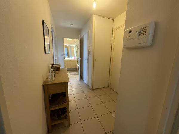 L'Isle-d'Abeau (38080) À L'Isle-D'Abeau, appartement T3 avec grande terrasse ainsi que deux places de parkings