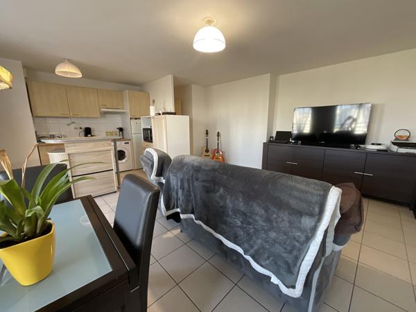 L'Isle-d'Abeau (38080) À L'Isle-D'Abeau, appartement T3 avec grande terrasse ainsi que deux places de parkings