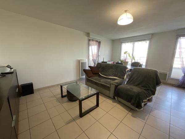 L'Isle-d'Abeau (38080) À L'Isle-D'Abeau, appartement T3 avec grande terrasse ainsi que deux places de parkings