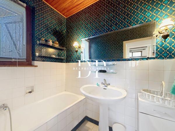 Maison à vendre 5 pièces de 137 m2, terrain d'env. 1000 m2 LUCINGES (74)