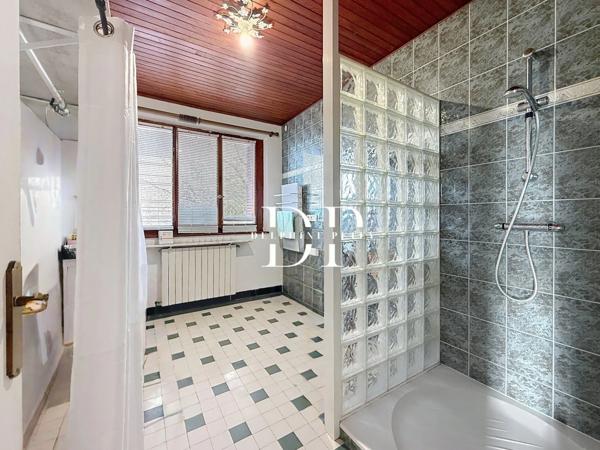 Maison à vendre 5 pièces de 137 m2, terrain d'env. 1000 m2 LUCINGES (74)