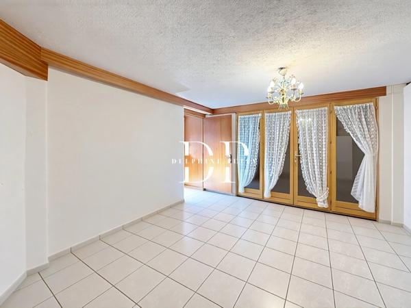 Maison à vendre 5 pièces de 137 m2, terrain d'env. 1000 m2 LUCINGES (74)