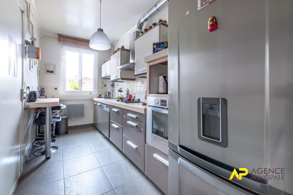 Appartement lumineux de charme à La Garenne-Colombes, vue dégagée au 6ème étage 475 000 € **  - Référence  13997