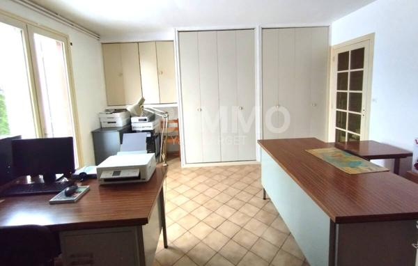 Maison construction traditionnelle sur sous-sol total avec dépendances