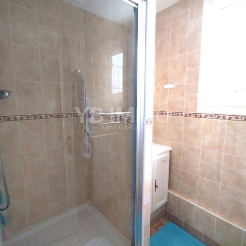 Maison construction traditionnelle sur sous-sol total avec dépendances