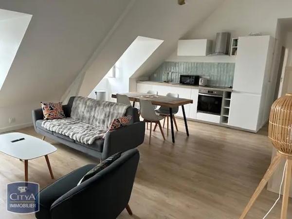 Appartement à louer 4 pièces 77.1m² Saumur (49400)