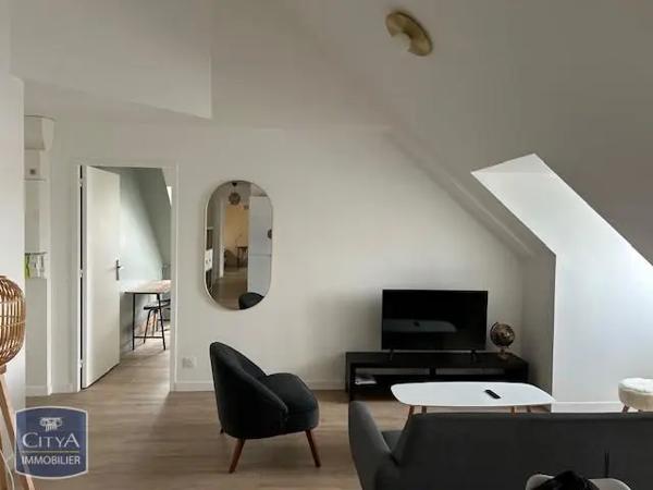 Appartement à louer 4 pièces 77.1m² Saumur (49400)