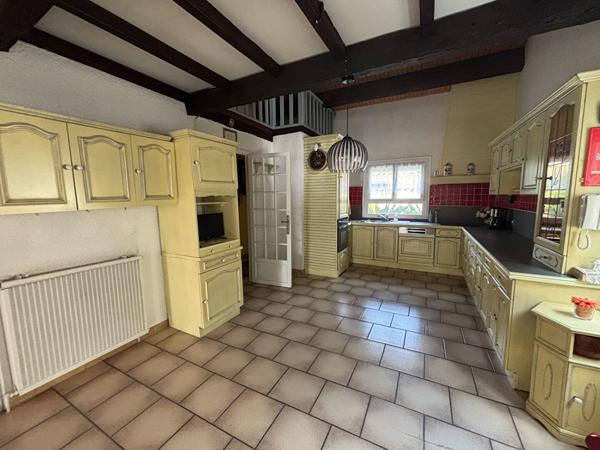 CARCASSONNE, MAISON FAMILIALE AVEC PISCINE ET GARAGES