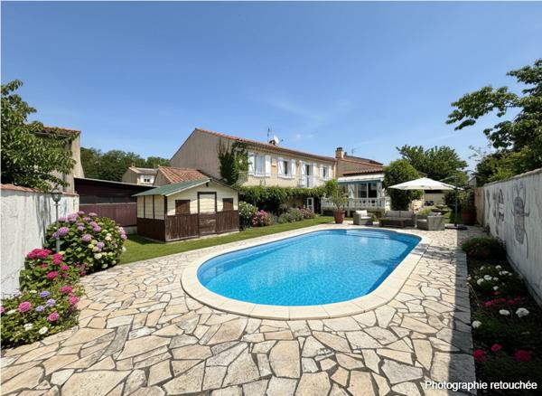 CARCASSONNE, MAISON FAMILIALE AVEC PISCINE ET GARAGES