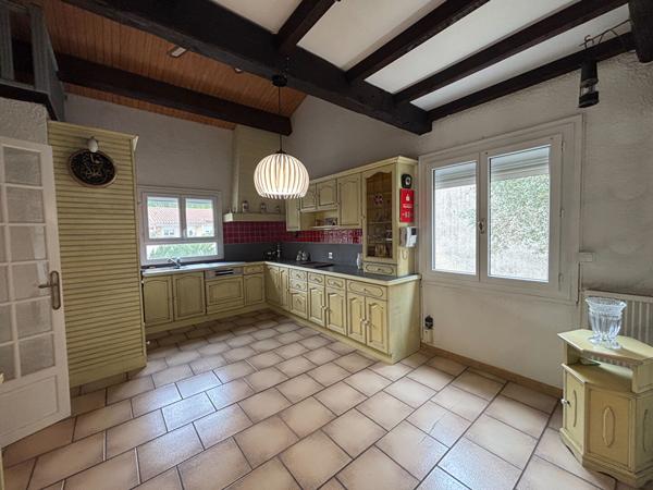 CARCASSONNE, MAISON FAMILIALE AVEC PISCINE ET GARAGES