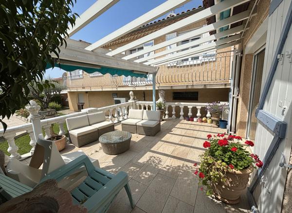 CARCASSONNE, MAISON FAMILIALE AVEC PISCINE ET GARAGES