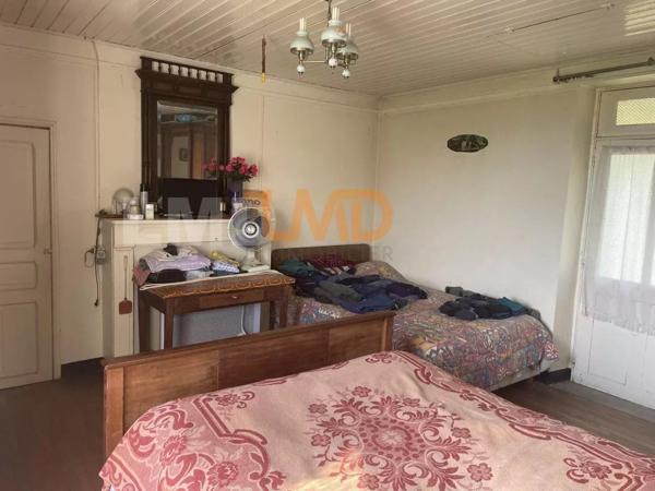 ancien corps de ferme avec dépendances une grange sur étable