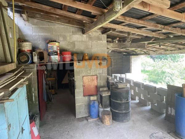 ancien corps de ferme avec dépendances une grange sur étable