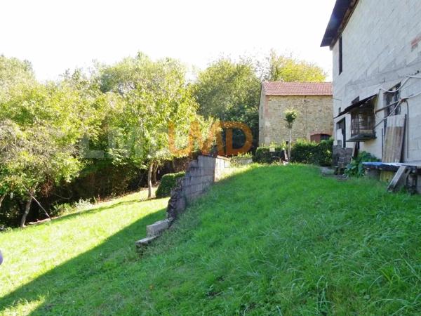 ancien corps de ferme avec dépendances une grange sur étable