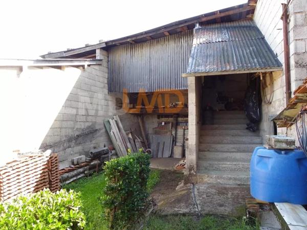 ancien corps de ferme avec dépendances une grange sur étable