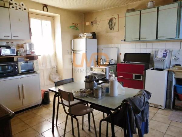 ancien corps de ferme avec dépendances une grange sur étable