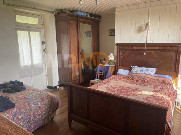 ancien corps de ferme avec dépendances une grange sur étable