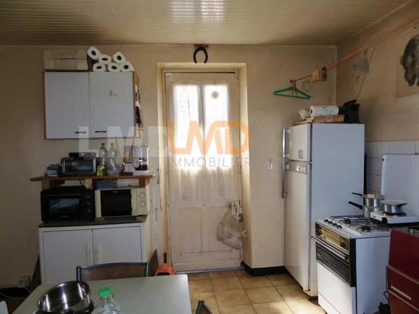 ancien corps de ferme avec dépendances une grange sur étable