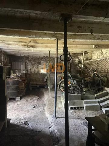 ancien corps de ferme avec dépendances une grange sur étable