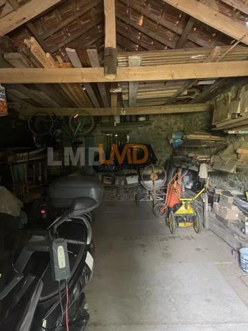 ancien corps de ferme avec dépendances une grange sur étable