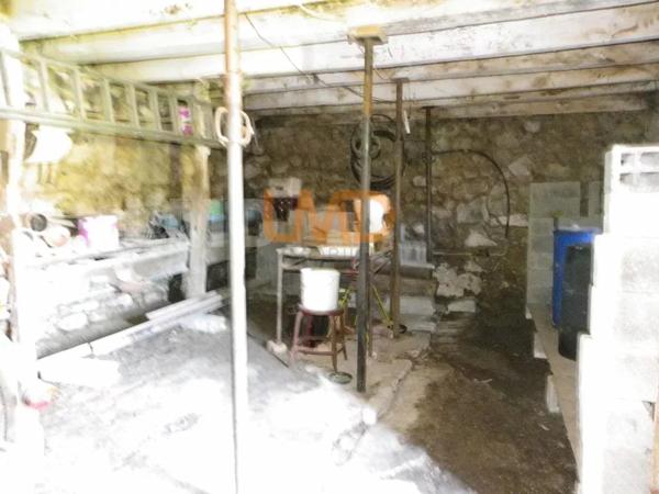 ancien corps de ferme avec dépendances une grange sur étable