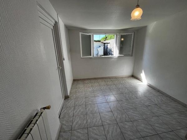 Maison 90m², 4 chambres, grand garage, terrain 582m²